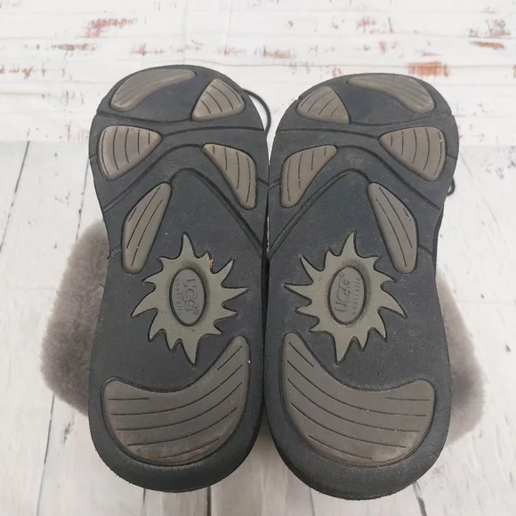 Fur trimmed UGG boots - Picture 2 of 5